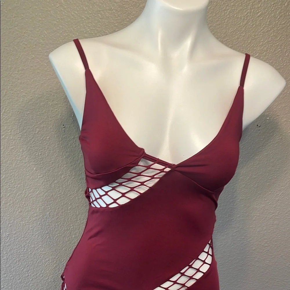 Elegant Asymmetrical Burgundy Dress with Chic Open Areas - Picture 6 of 9